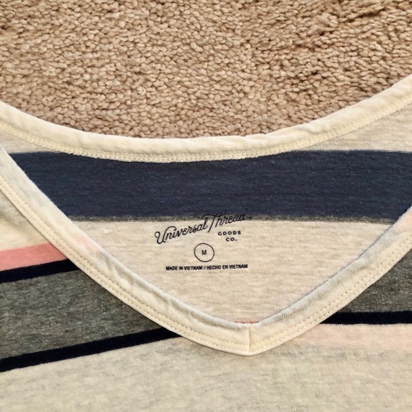 🧺 Universal Thread Striped Hi-Low Tee Size M🧺 - Picture 4 of 7